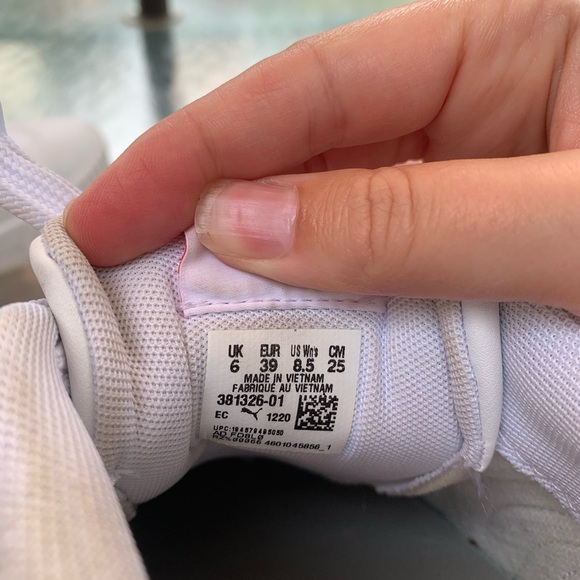 Ladies Puma Athletic Shoes - Picture 3 of 5